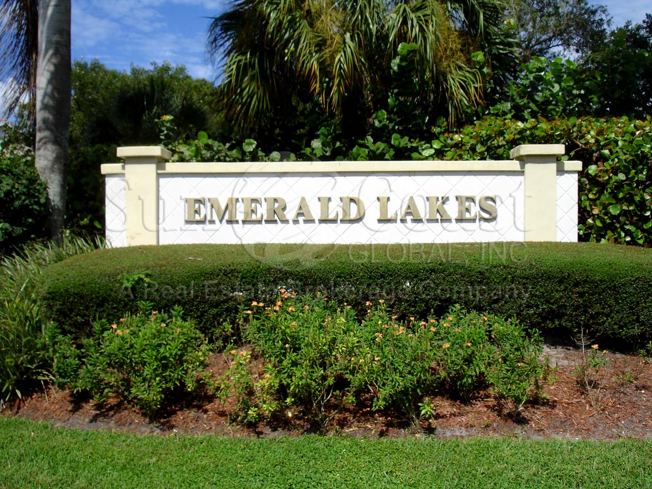 EMERALD LAKES Signage