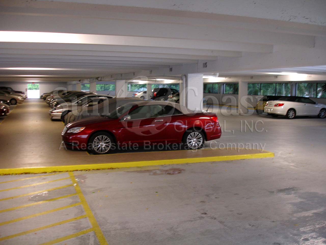 Esplanade Club Parking Garage 