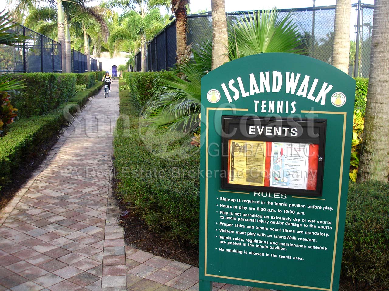 ISLAND WALK Entrance to the Courts 
