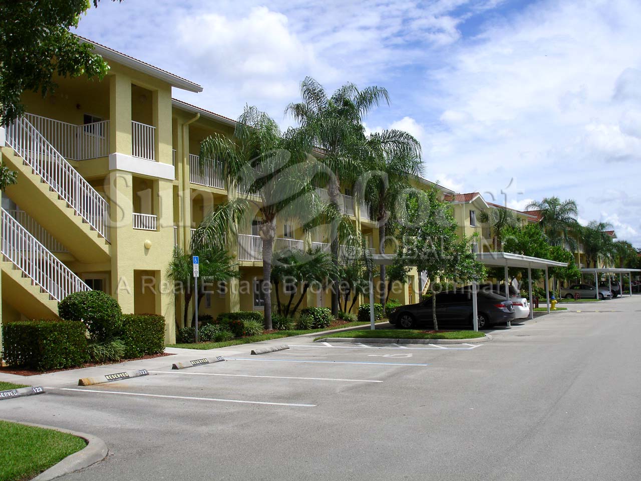 KEY ROYAL Condominiums with Covered Parking 
