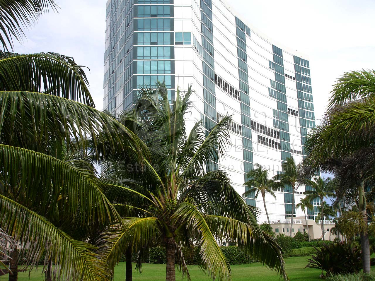 Le Ciel Park Tower Condominium Building