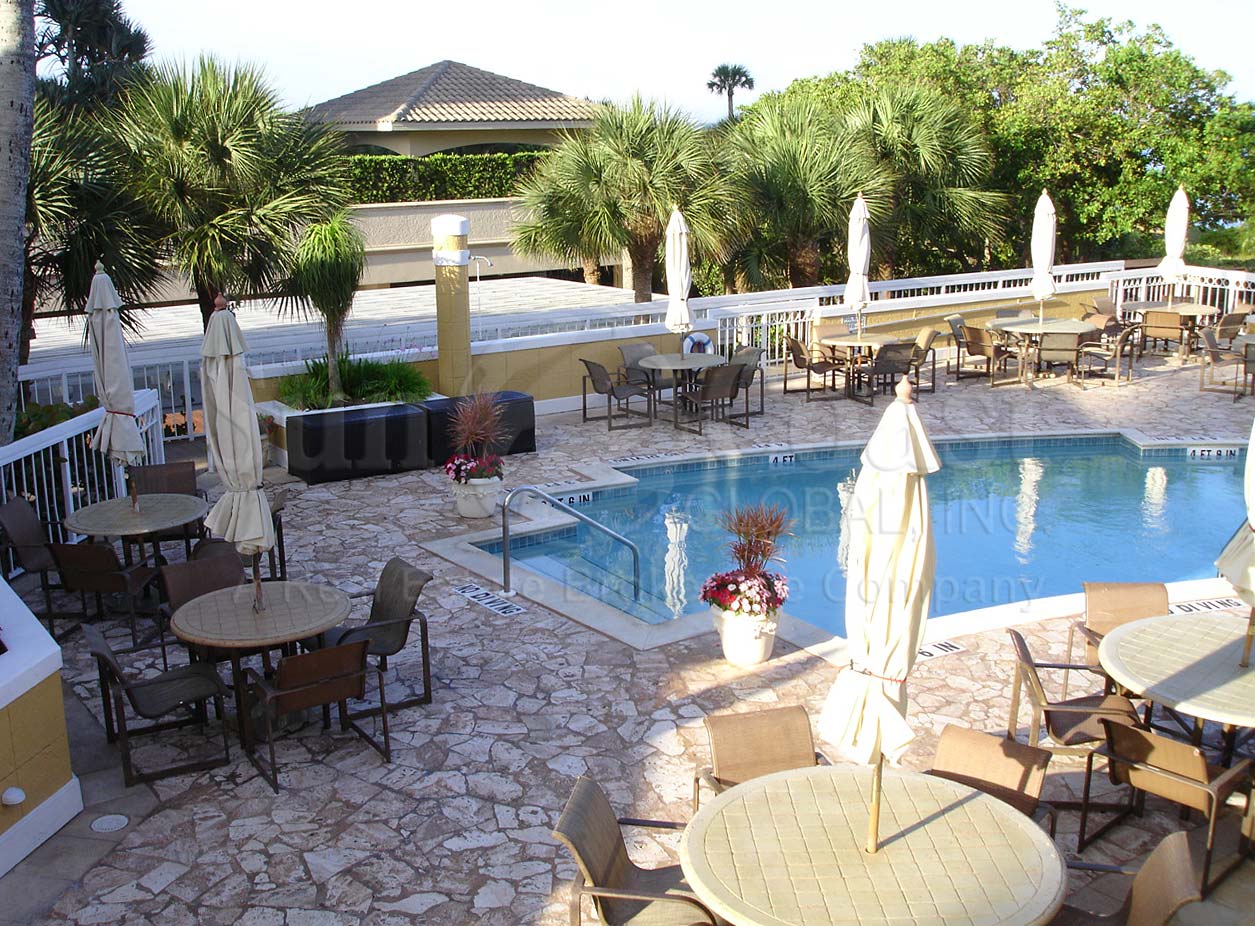 BAY COLONY Clubhouse, Cabana and pool