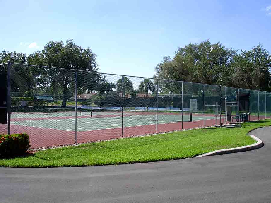 BERKSHIRE LAKES Tennis Courts