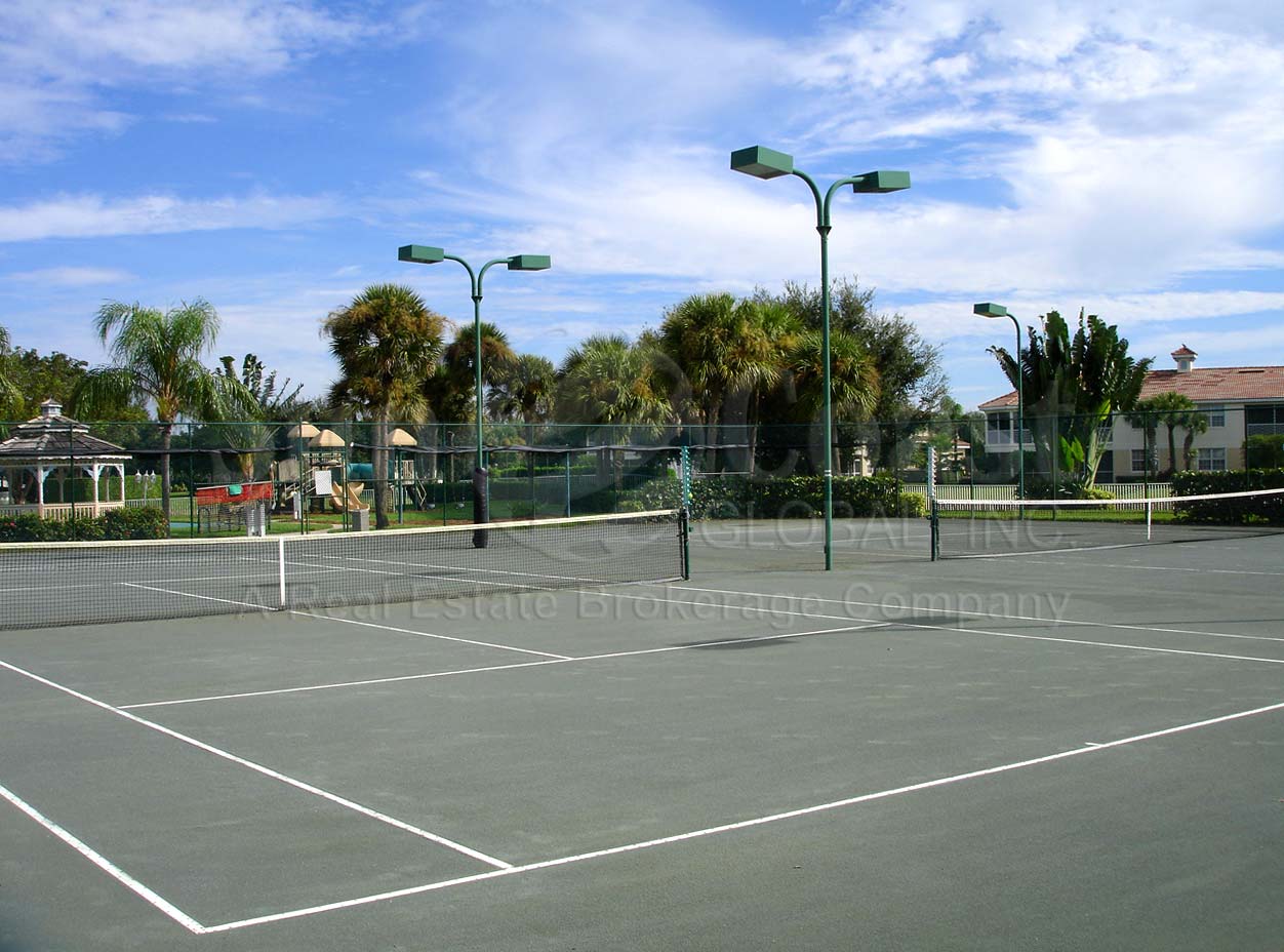 BRIDGEWATER BAY Club tennis courts
