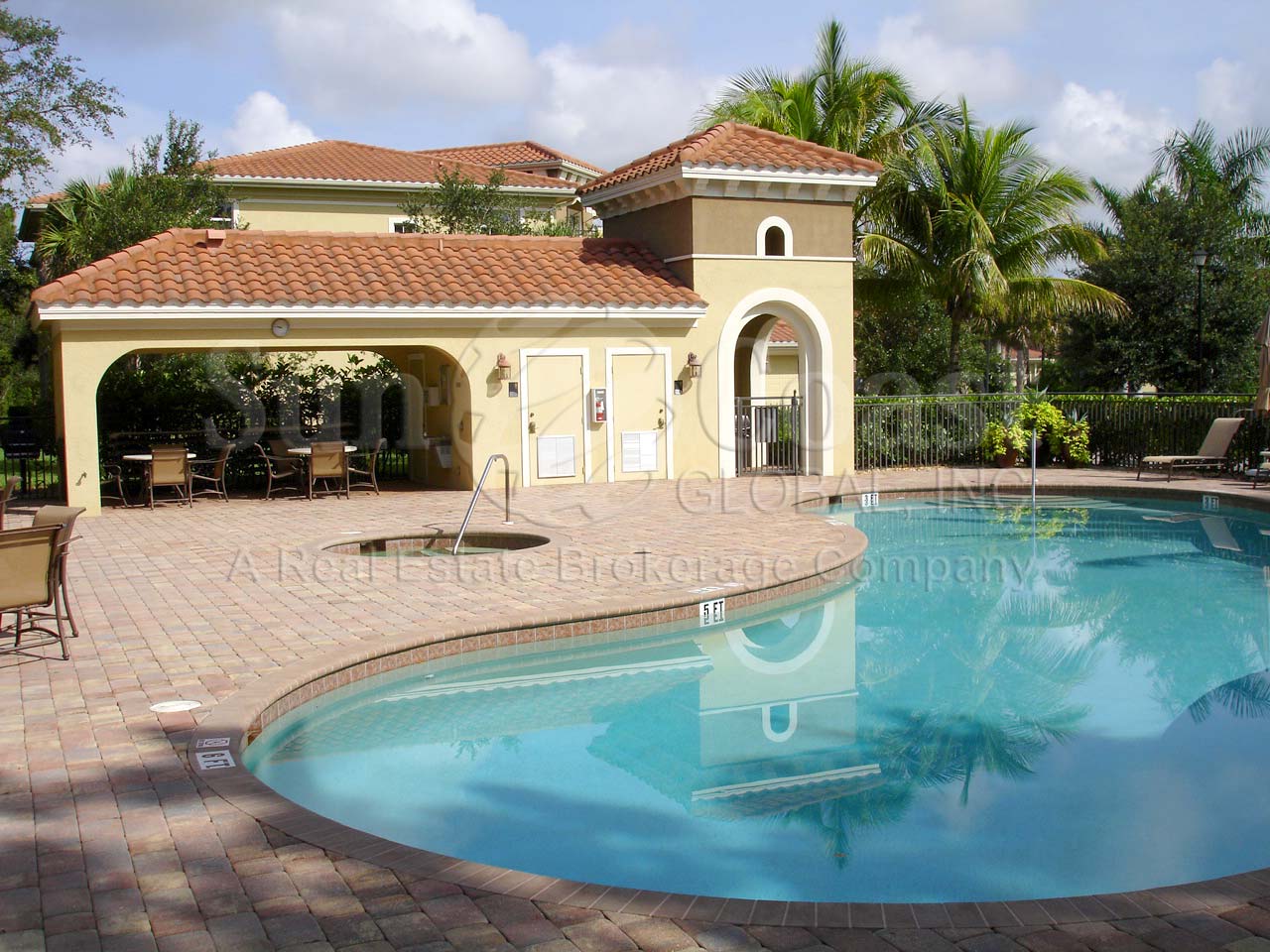 Calabria clubhouse, pool and spa