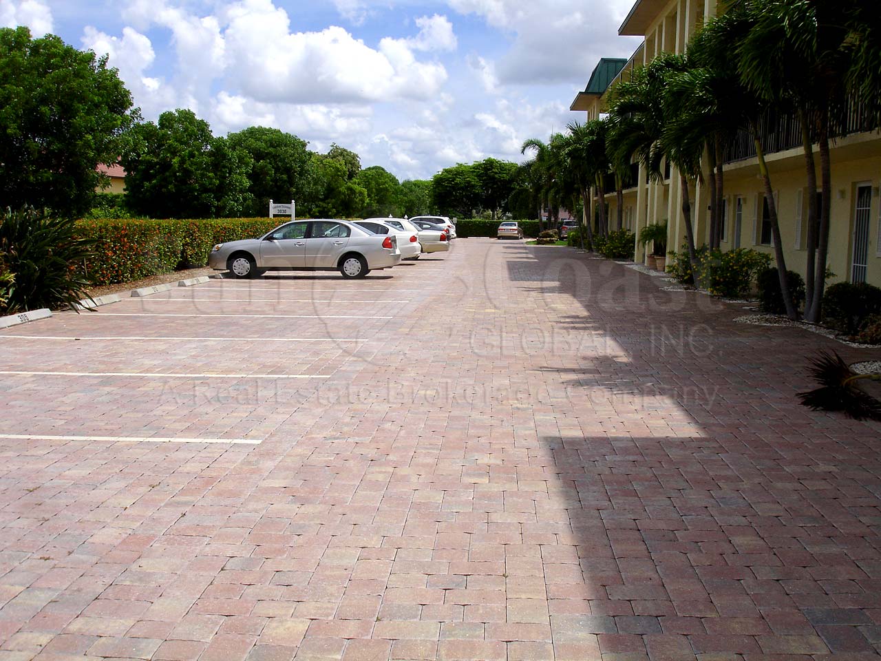 Chateau Suzanne Uncovered Parking