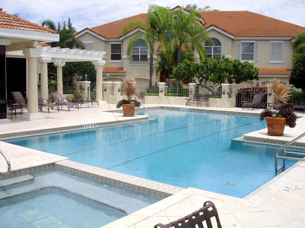 Colonade Community Pool and Hot Tub