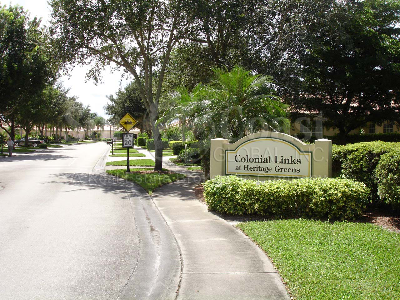 Colonial Links Entrance