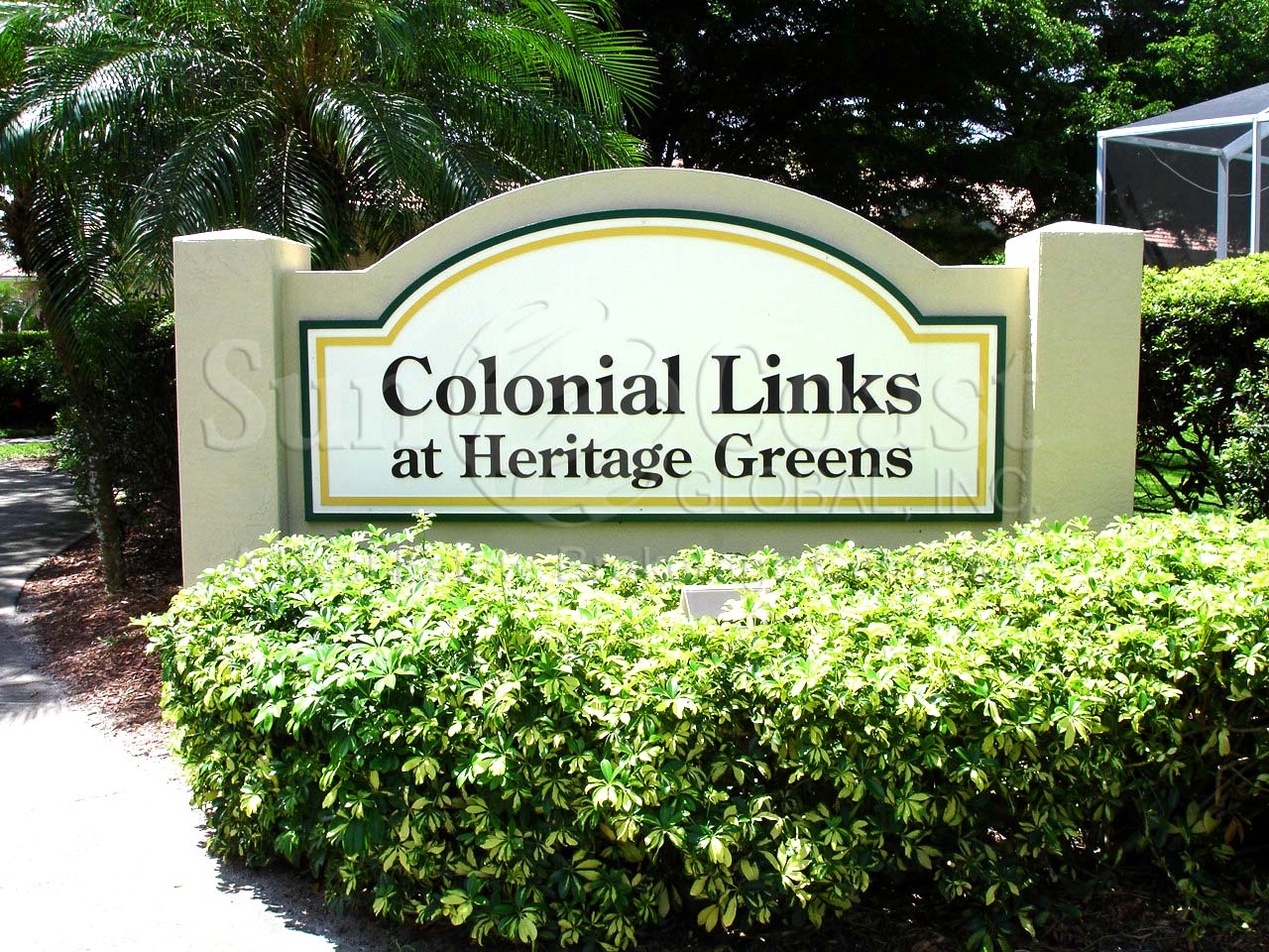 Colonial Links Signage