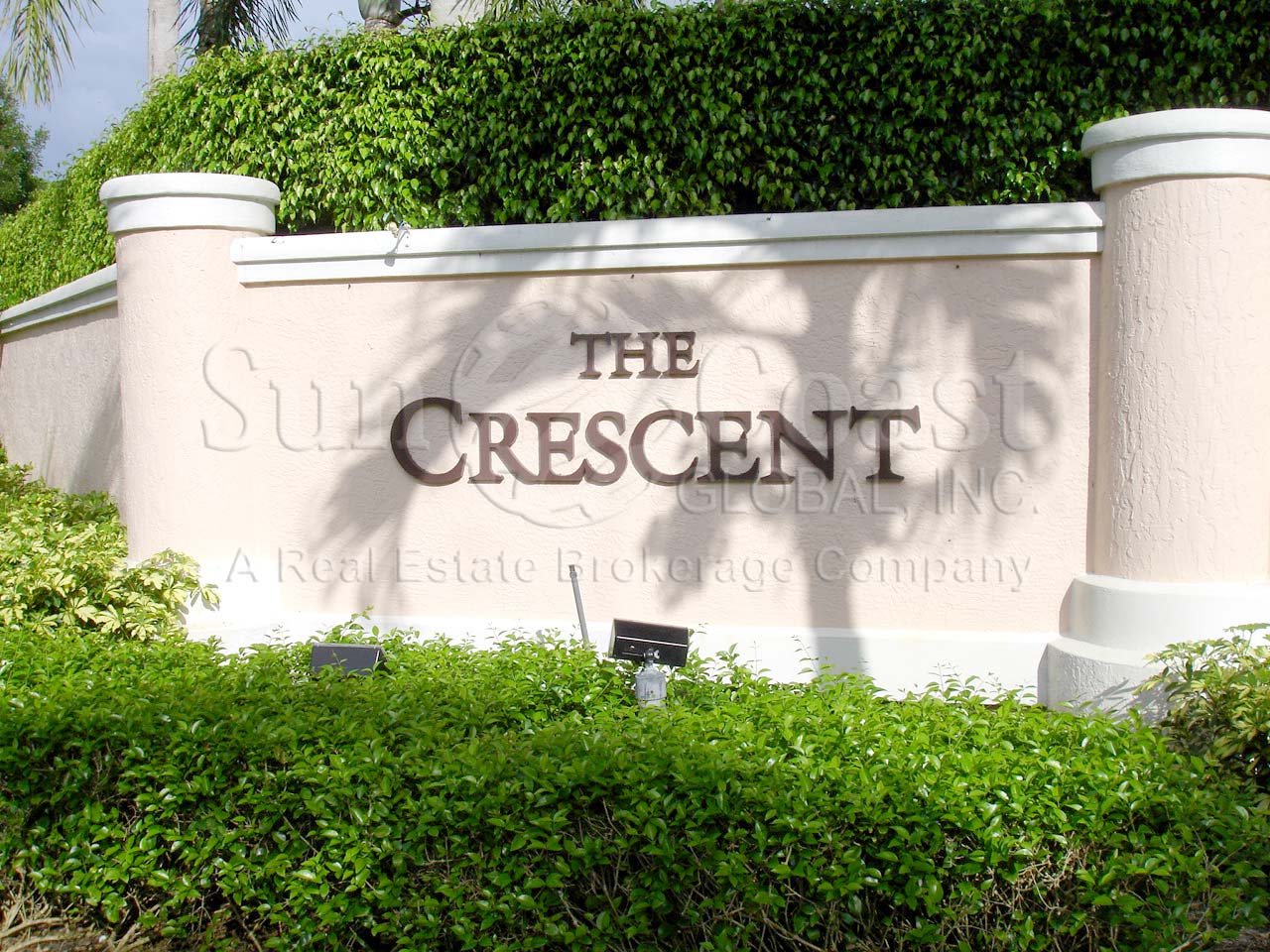 Crescent at Pelican Bay front entrance sign