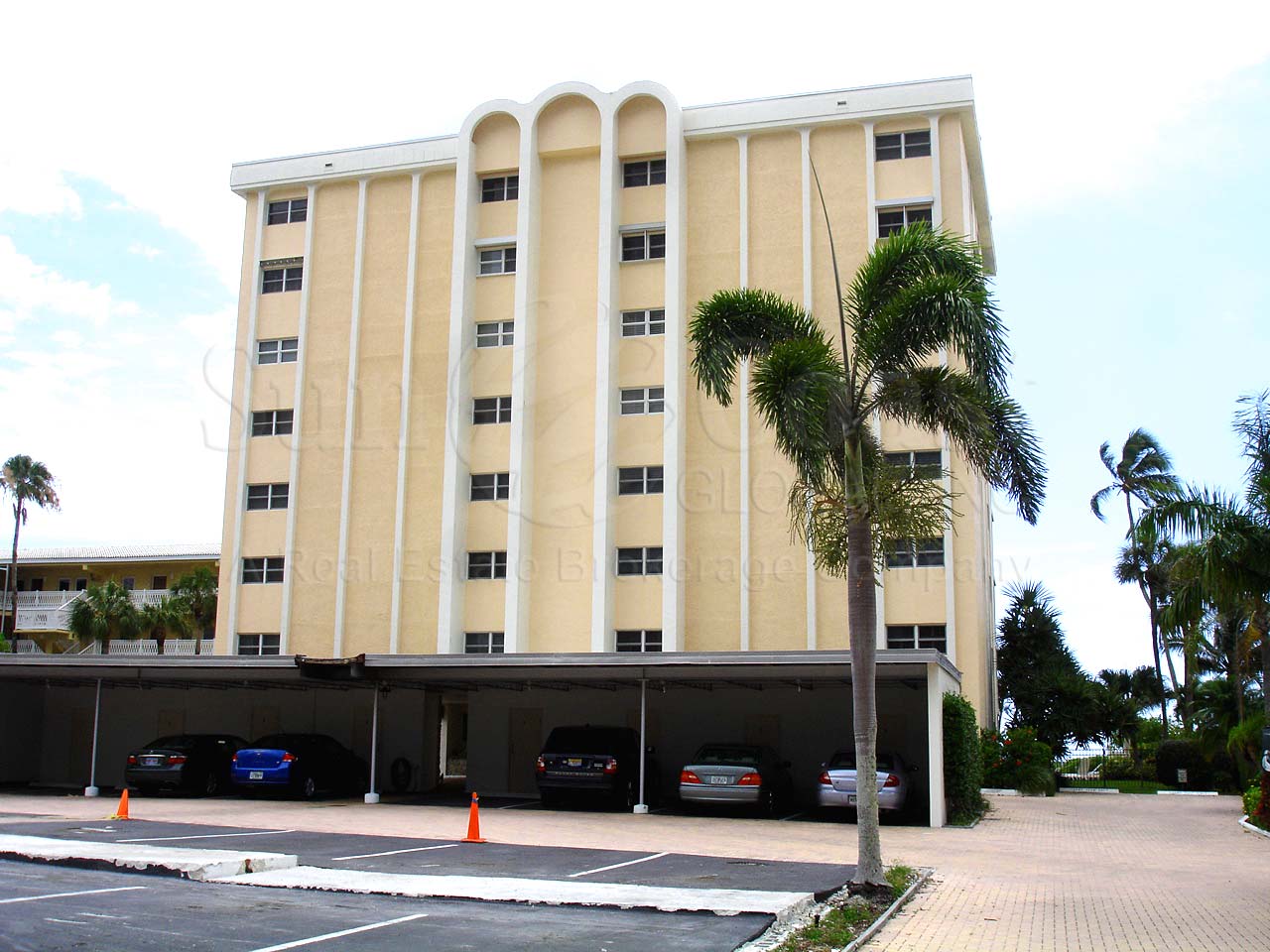 Diplomat Club Condominium Building