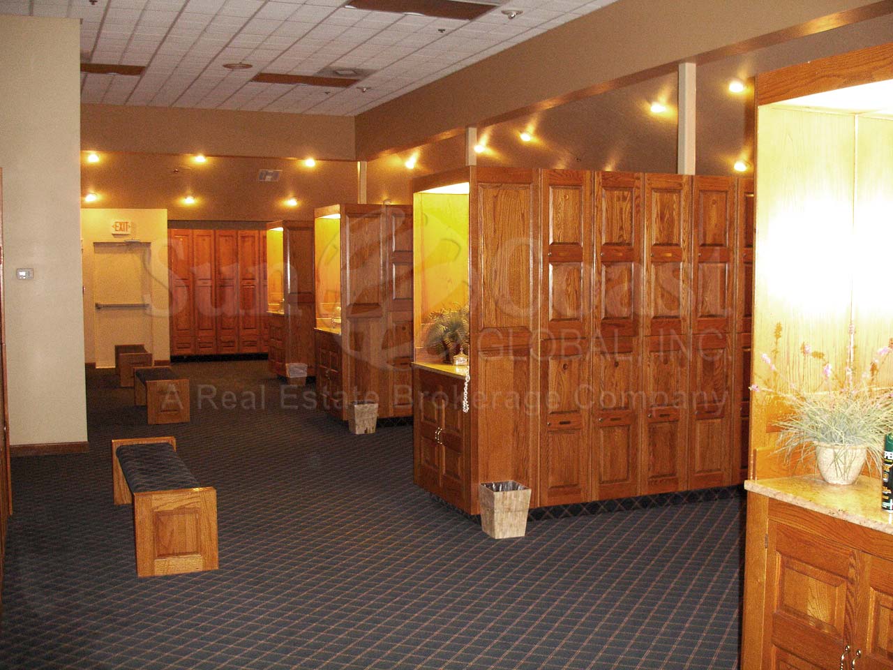 EAGLE CREEK Country Club locker room