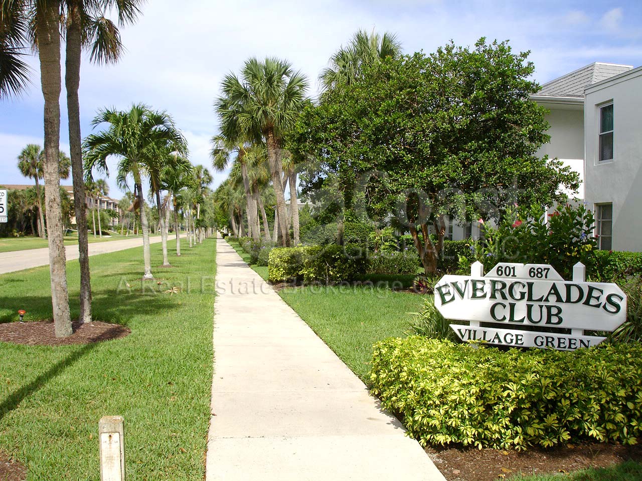 Everglades Club Signage