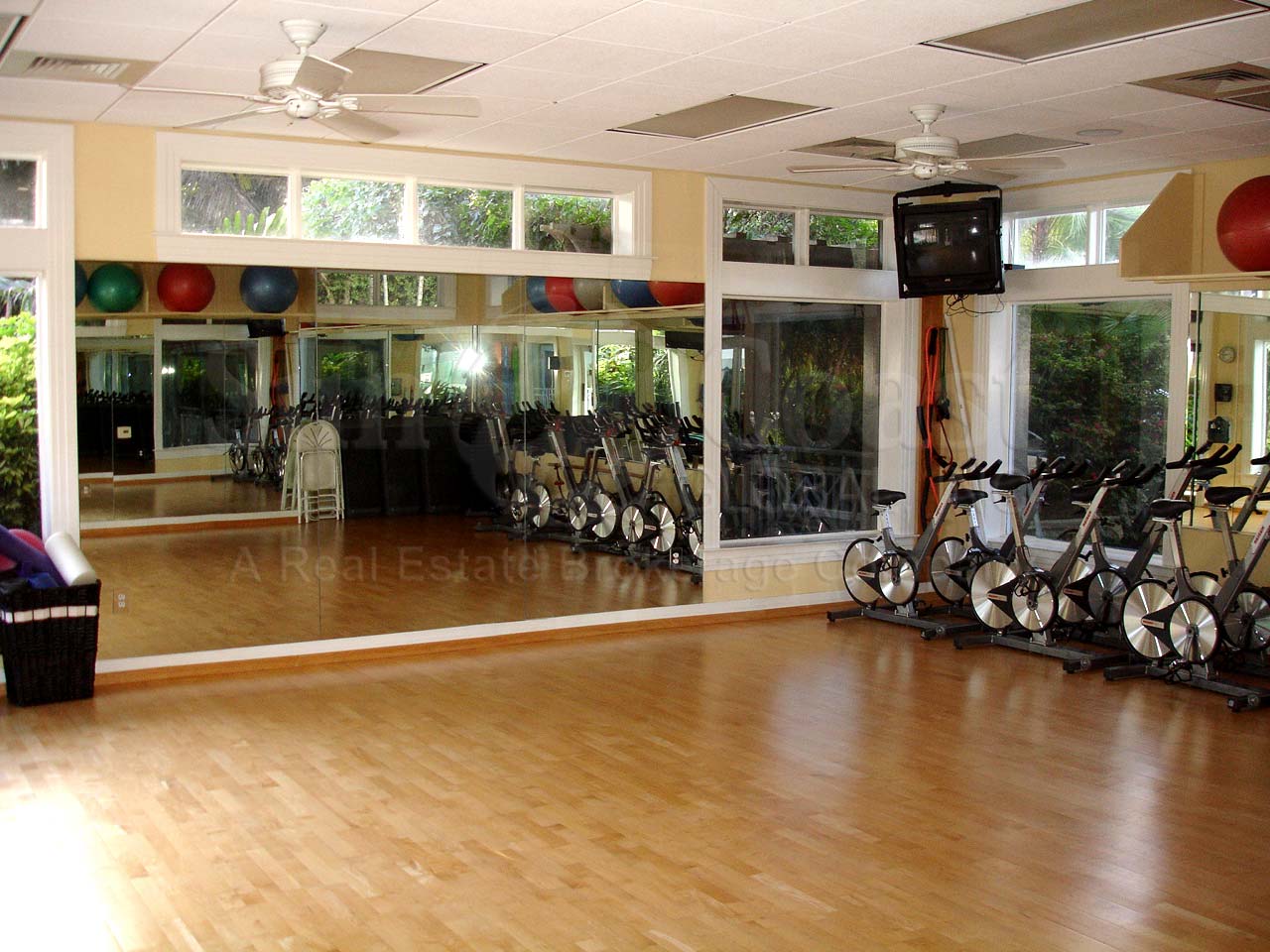 GREY OAKS Country Club fitness room