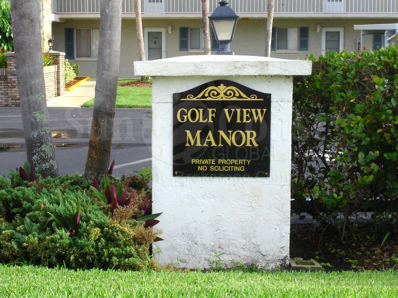 Golf View Manor Signage