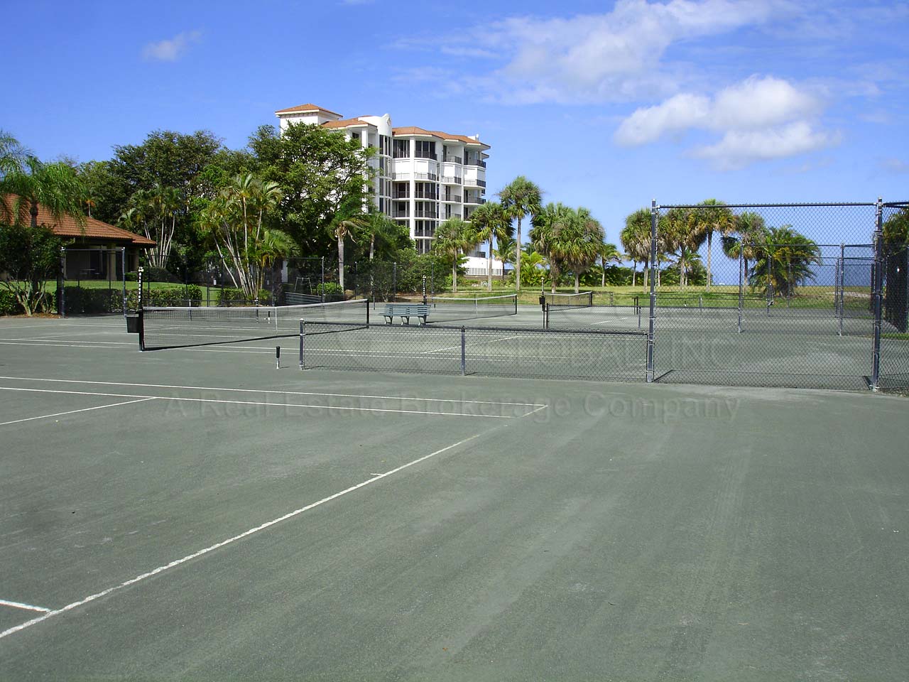 La Peninsula Shared Tennis Courts with Twin Dolphins
