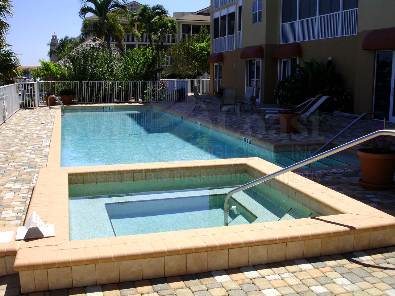 Manatee Resort Community Pool and Hot Tub
