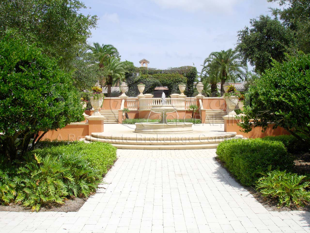 MEDITERRA fountain between the clubhouse and the golf club