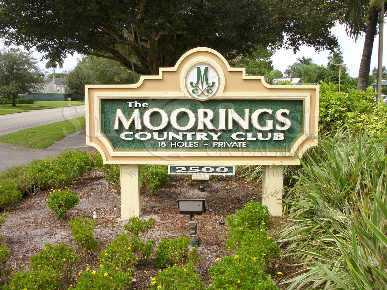 MOORINGS Country Club