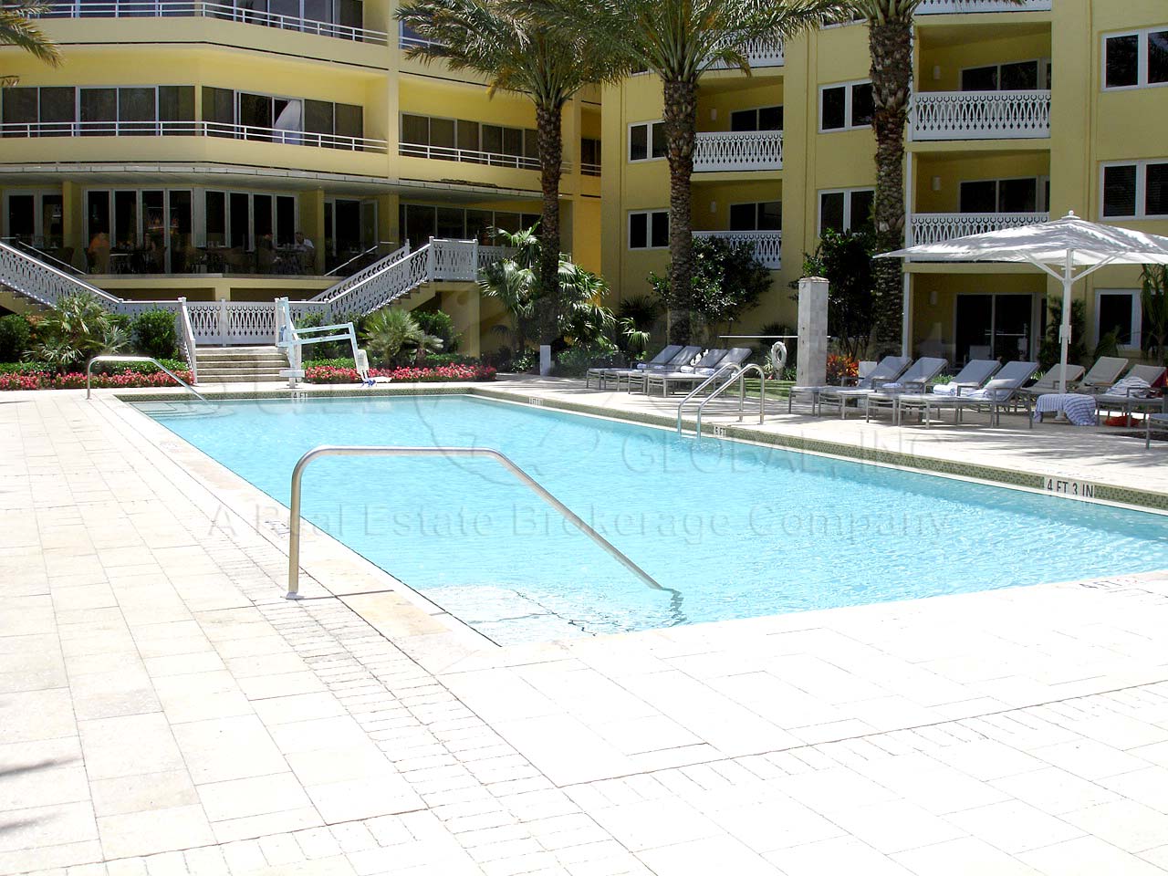 MOORINGS Edgewater Hotel Pool