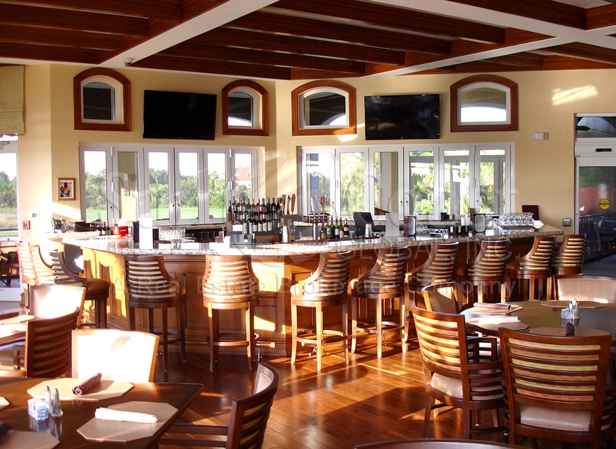 NAPLES LAKES COUNTRY CLUB dining and bar