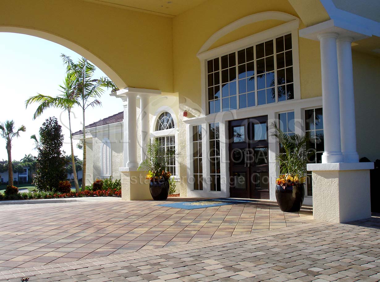 NAPLES LAKES COUNTRY CLUB entrance