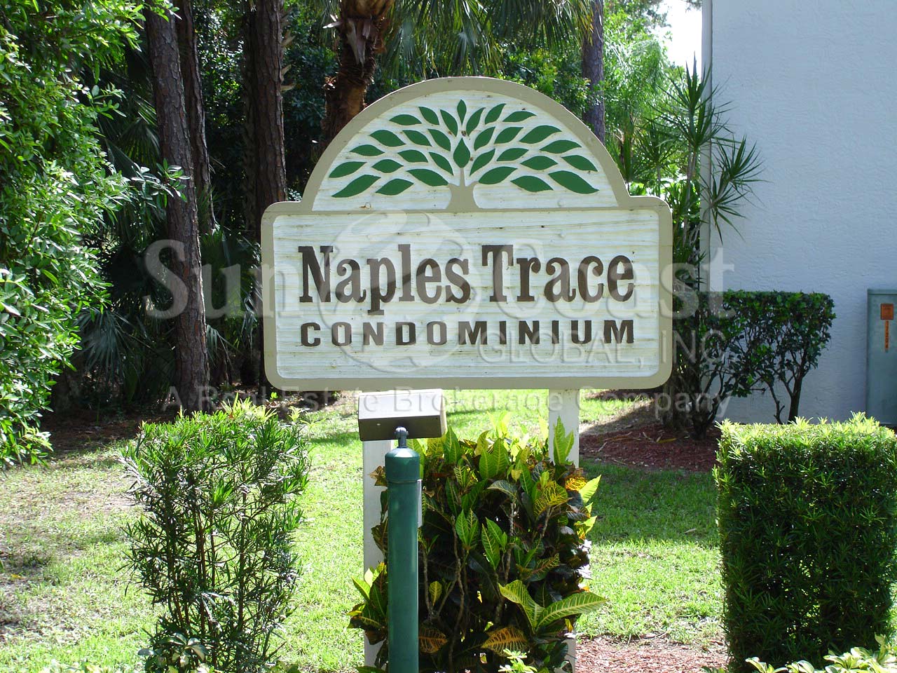 NAPLES TRACE Signage