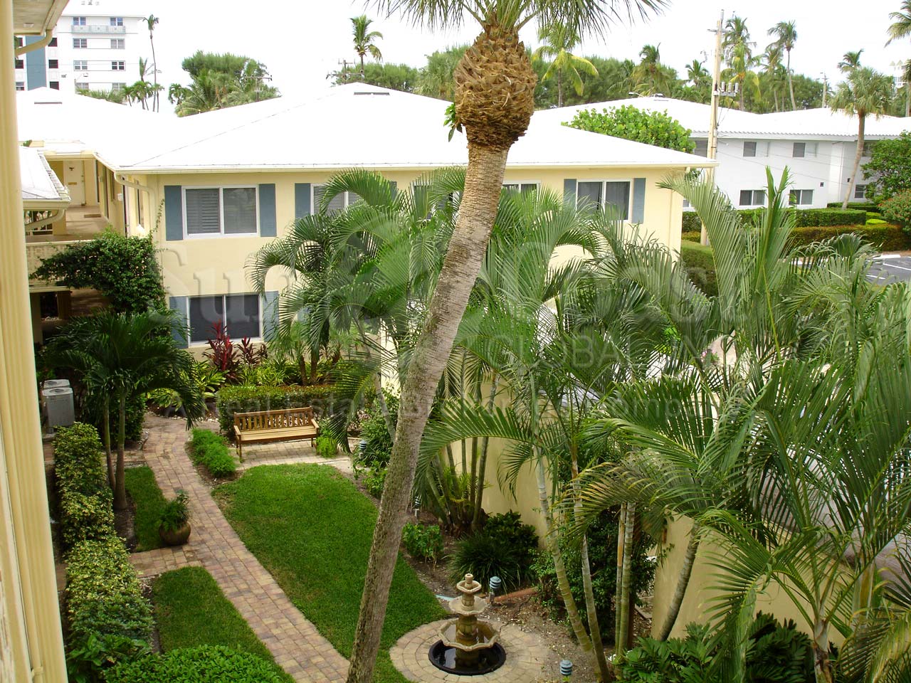 Palm Bay Villas Courtyard