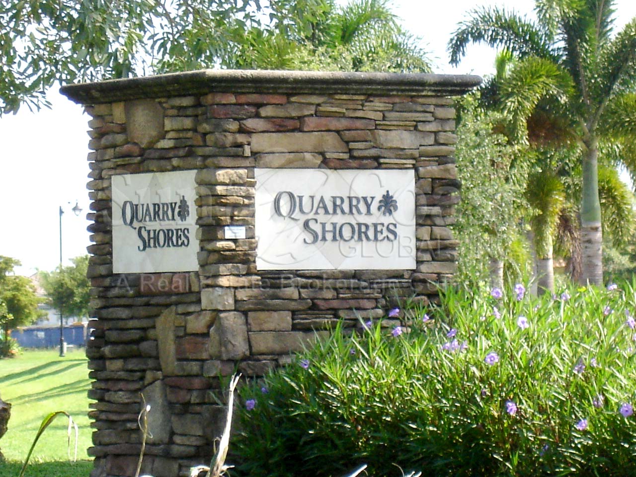 Quarry Shores sign