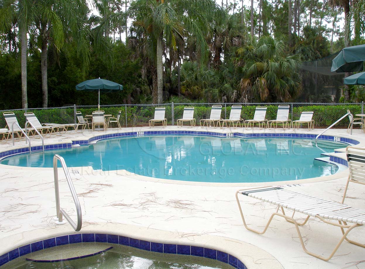 ROYAL WOOD Golf and Country Club 3-6 foot community pool
