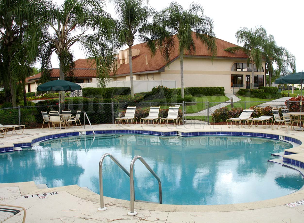 ROYAL WOOD Golf and Country Club and 3-6 foot community pool