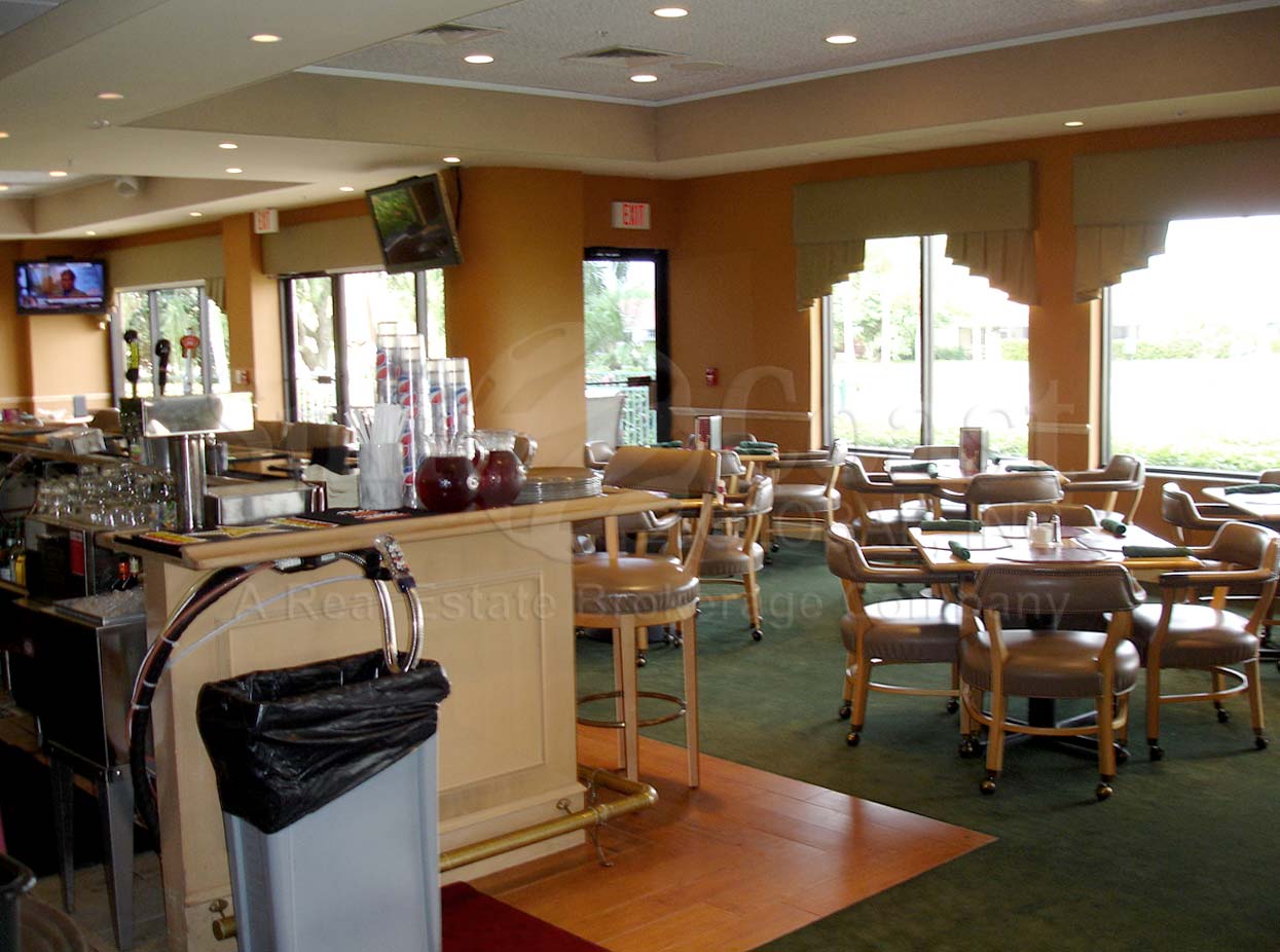 ROYAL WOOD Golf and Country Club dining
