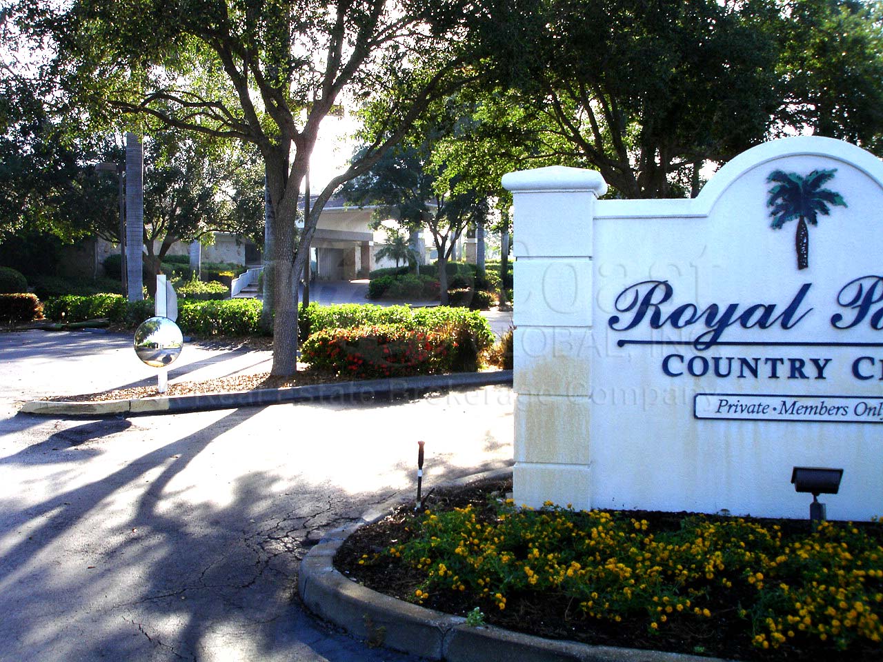 ROYAL PALM COUNTRY CLUB Signage