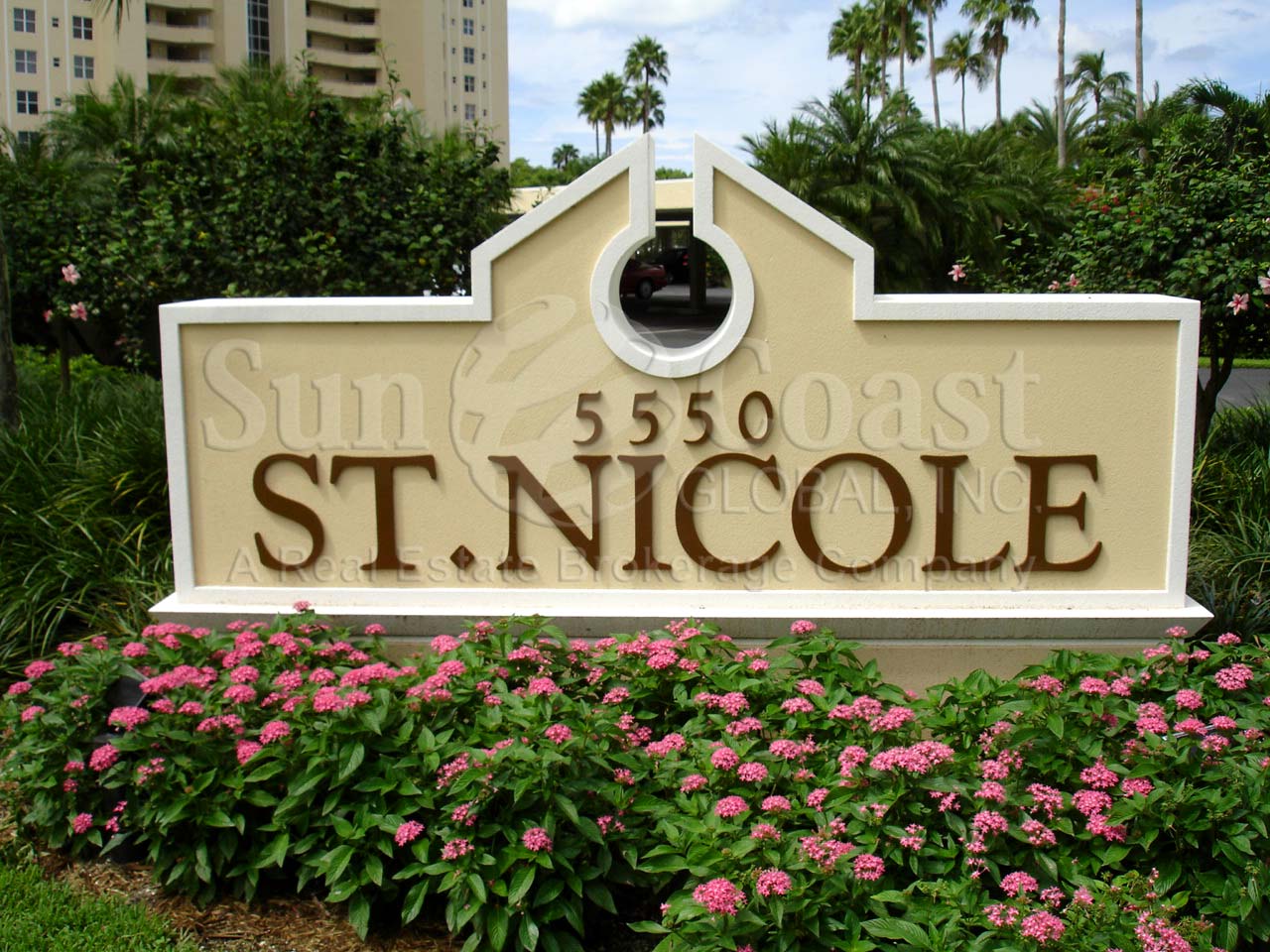 St Nicole Signage