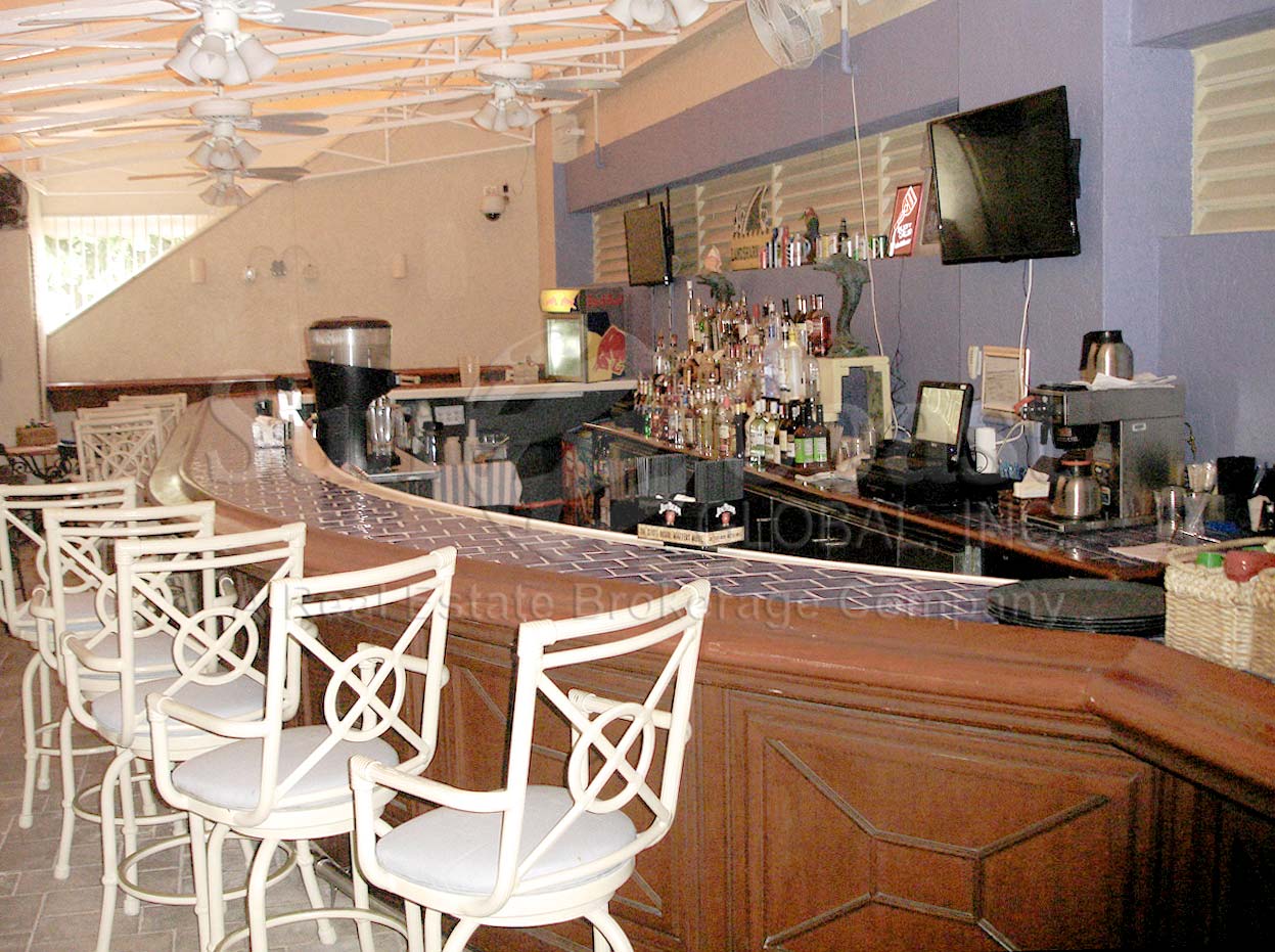 FIDDLERS CREEK Tarpon Club includes beach amenities at the Marco Beach Ocean Resort.  Beach bar.