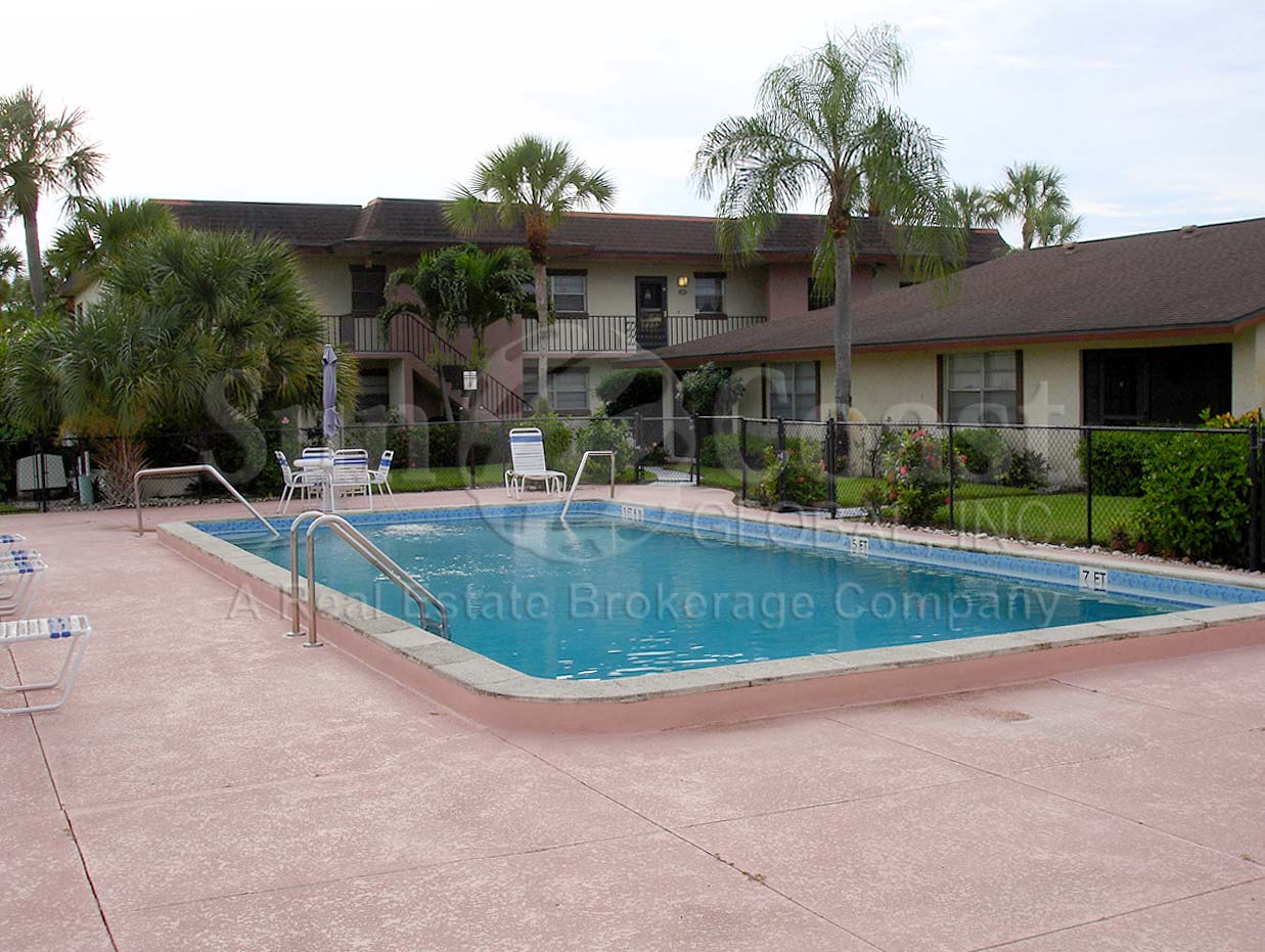 Tierra Del Sol Community Pool