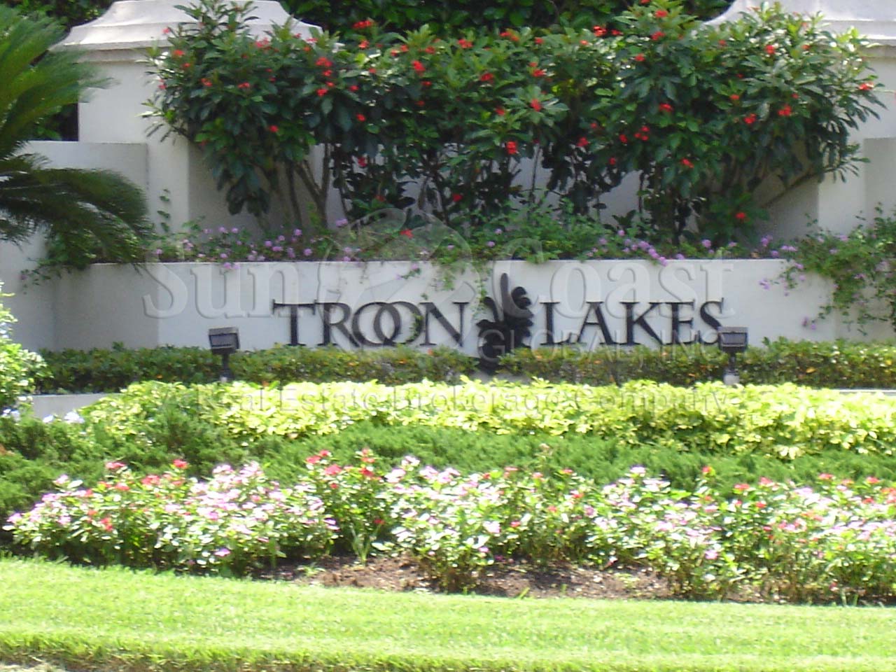 Troon Lakes sign