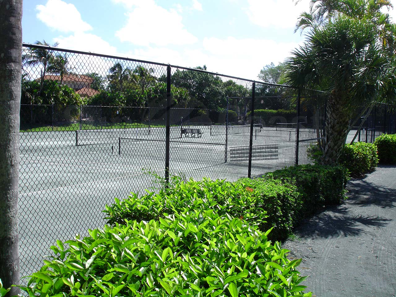 Twin Dolphins Shared Tennis Courts with La Peninsula