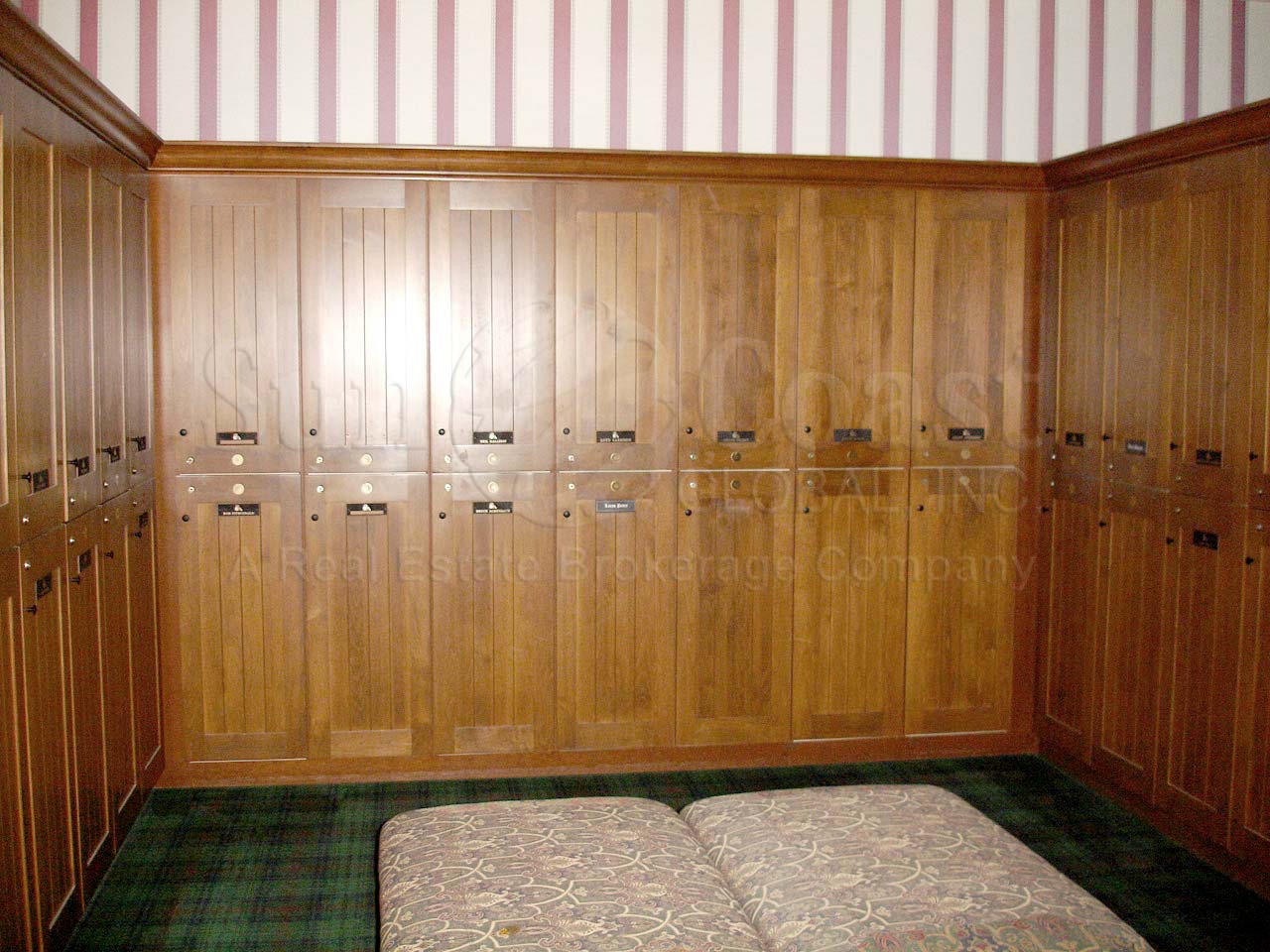 TWIN EAGLES Golf and Country Club locker room