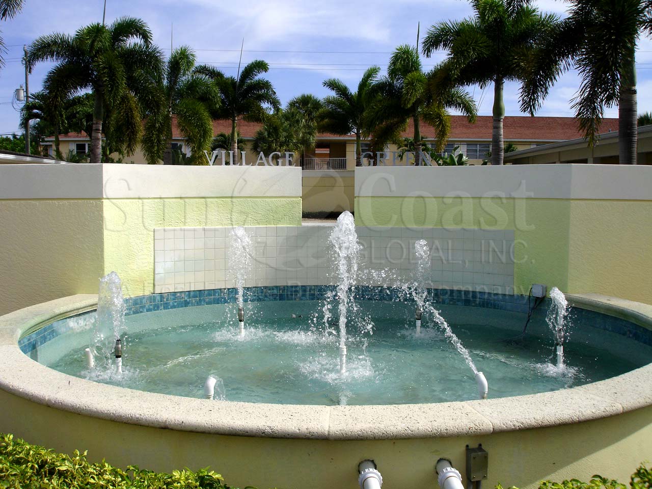 VILLAGE GREEN Fountain