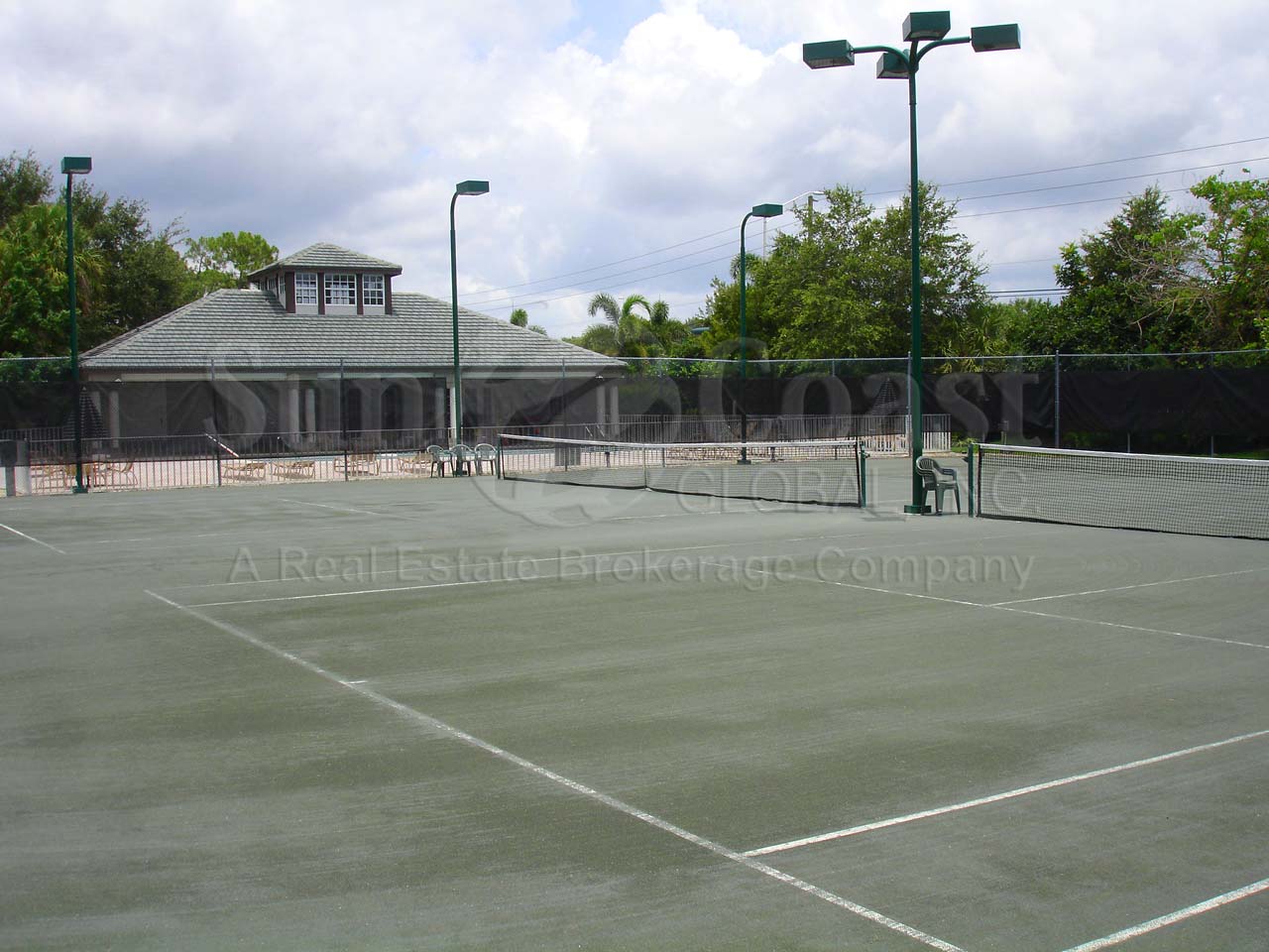 WILSHIRE LAKES tennis courts and air conditioned community center