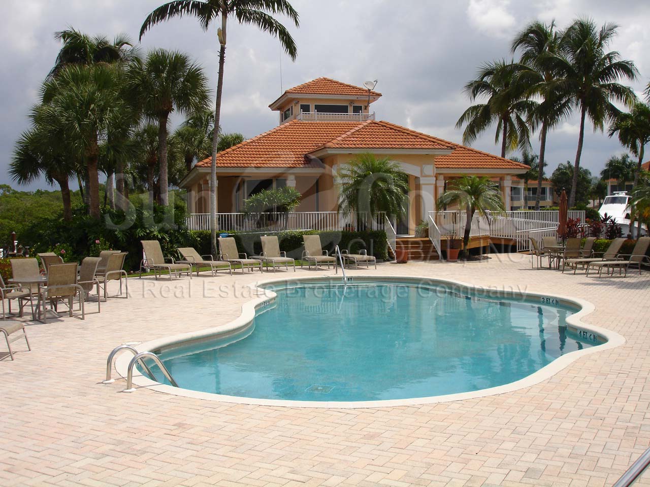WINDSTAR Southpointe Yacht Club pool and clubhouse