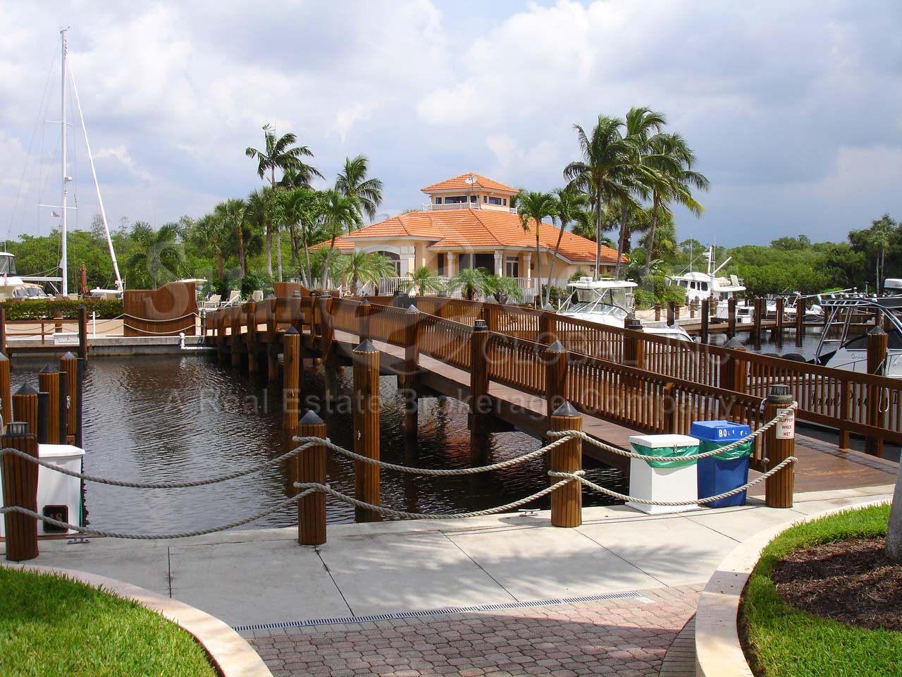 WINDSTAR Southpointe Yacht Club clubhouse
