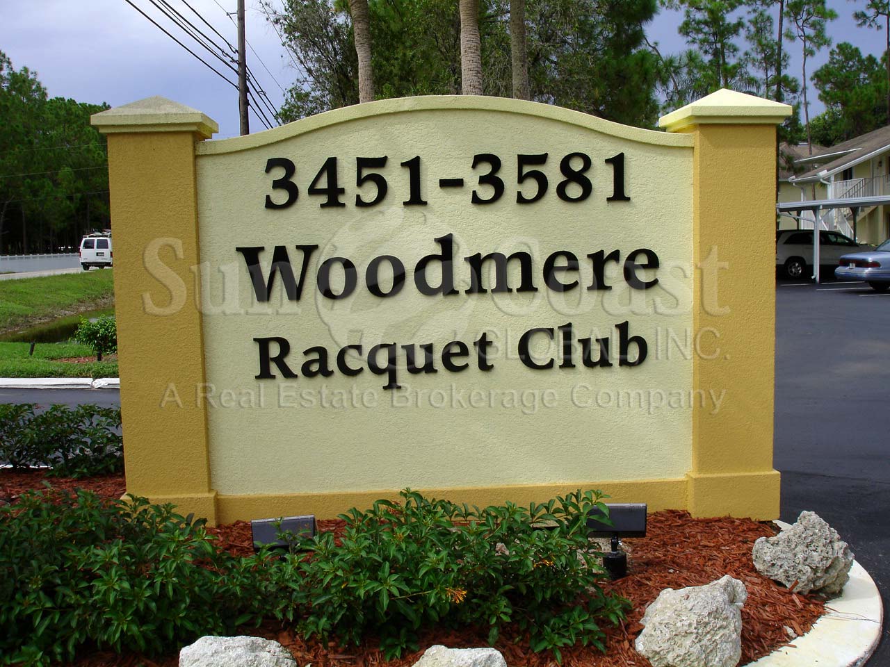 WOODMERE RACQUET CLUB Signage