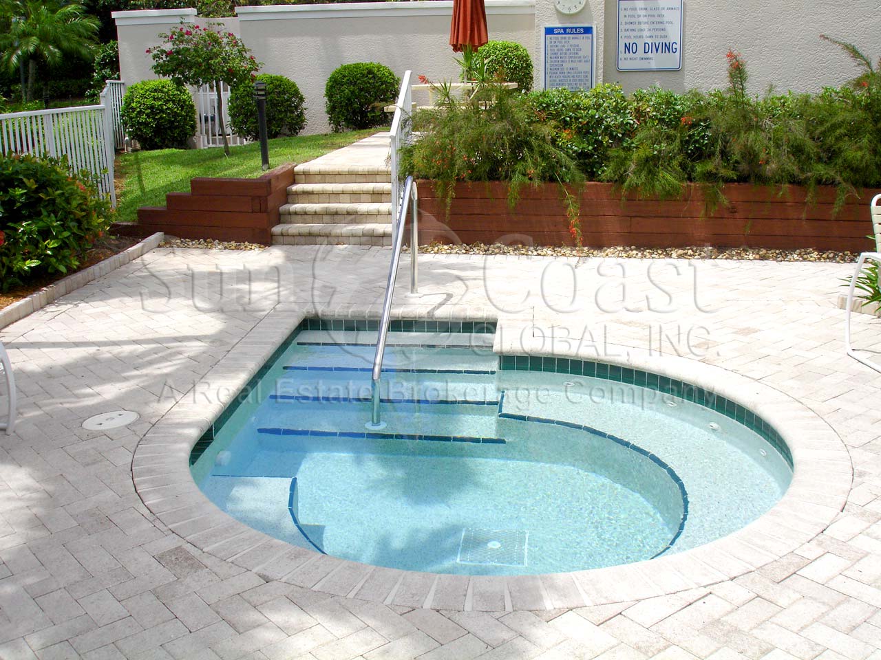 Clermont spa with pavers