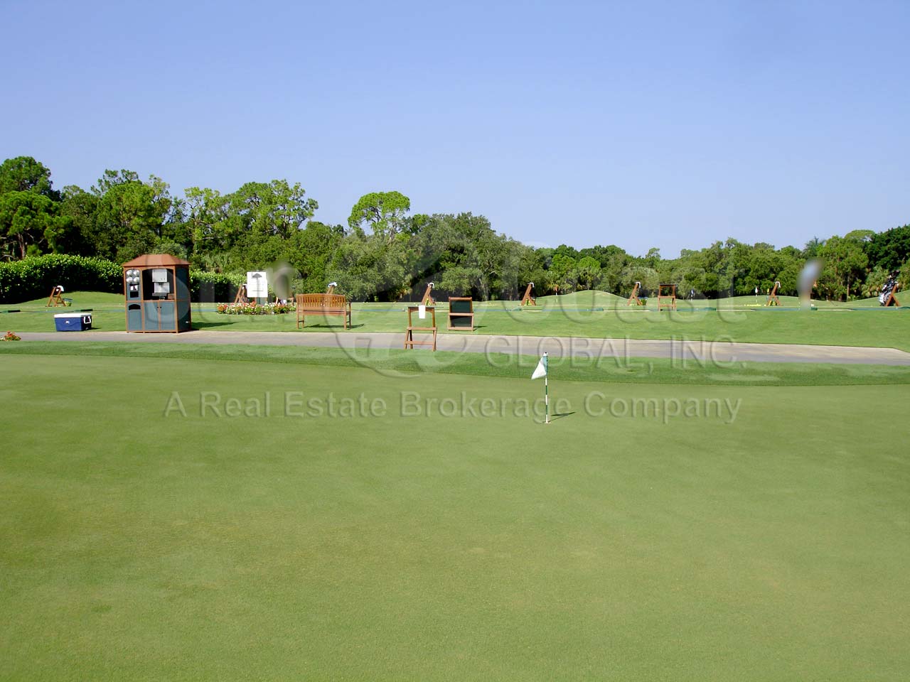 STONEBRIDGE golf range and practice putting green