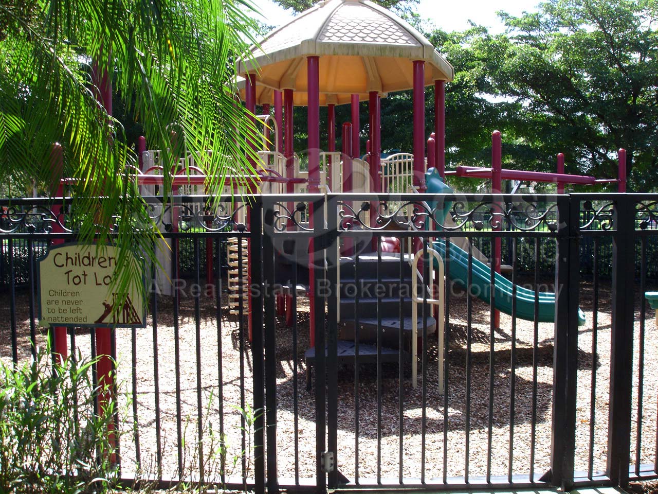 SATURNIA LAKES Community Playground 
