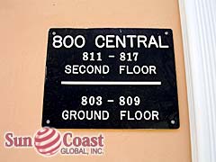 800 Central Club Community Sign