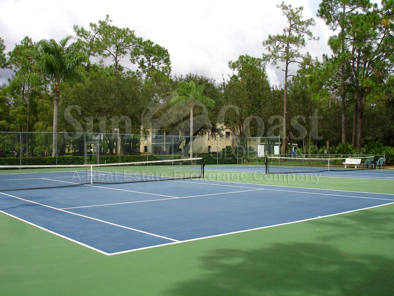 DEAUVILLE LAKE CLUB Tennis Courts