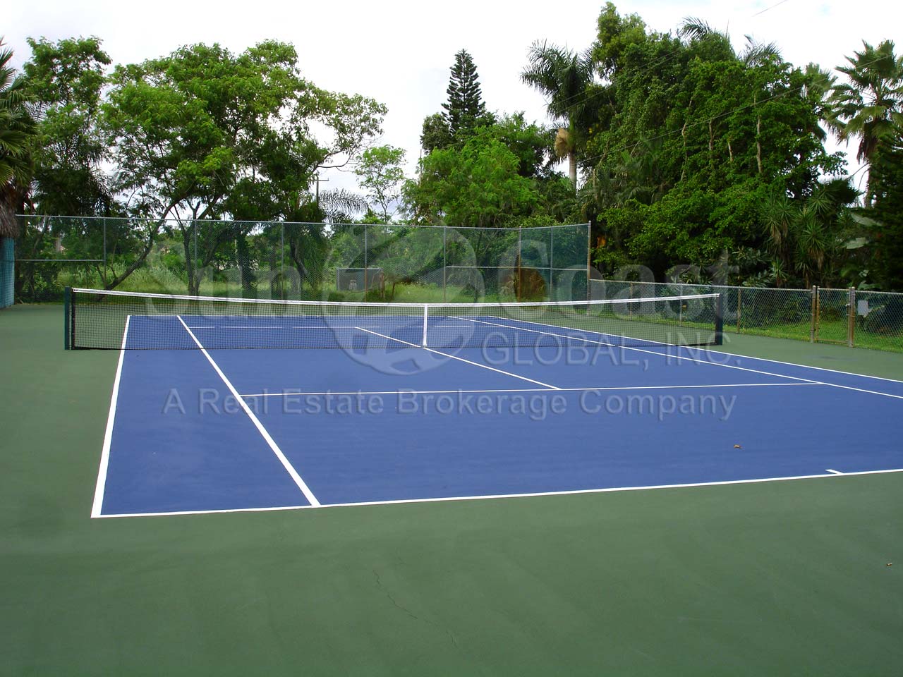 KINGWOOD GARDEN Tennis Courts